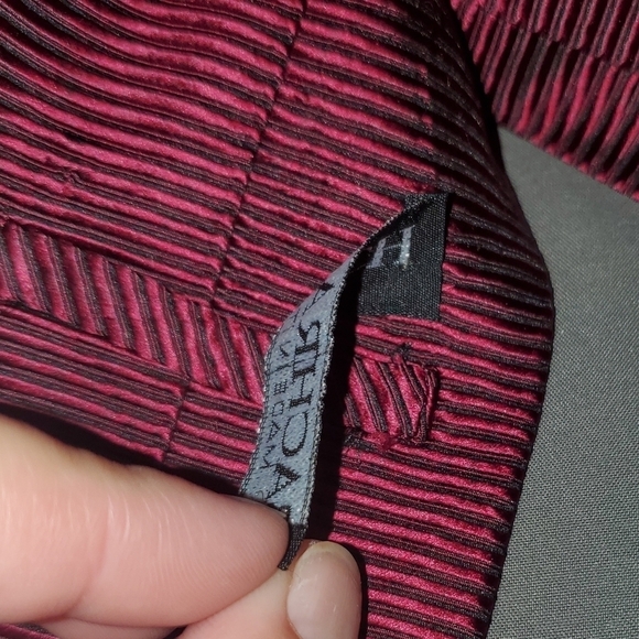 Red Tie with Textured Stripes NEW - Picture 5 of 5